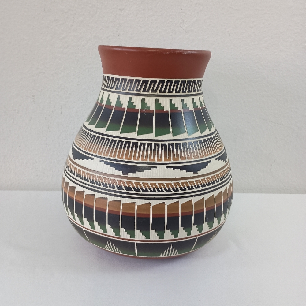Signed Travis Williams Shoshone-Navajo Pottery